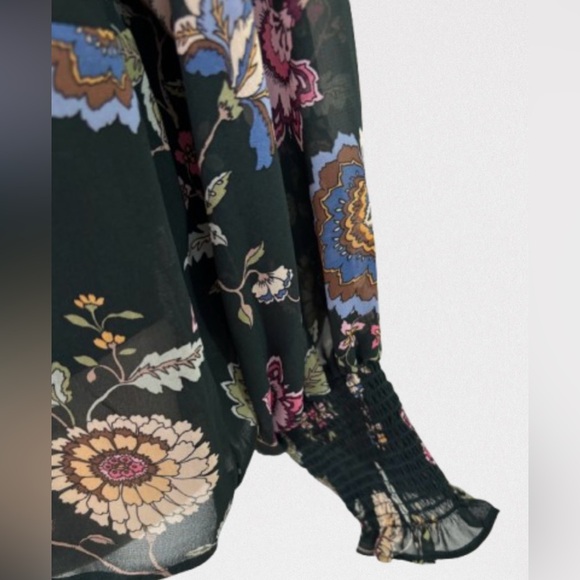 Size Large Vince Camuto Blouse - Picture 2 of 5